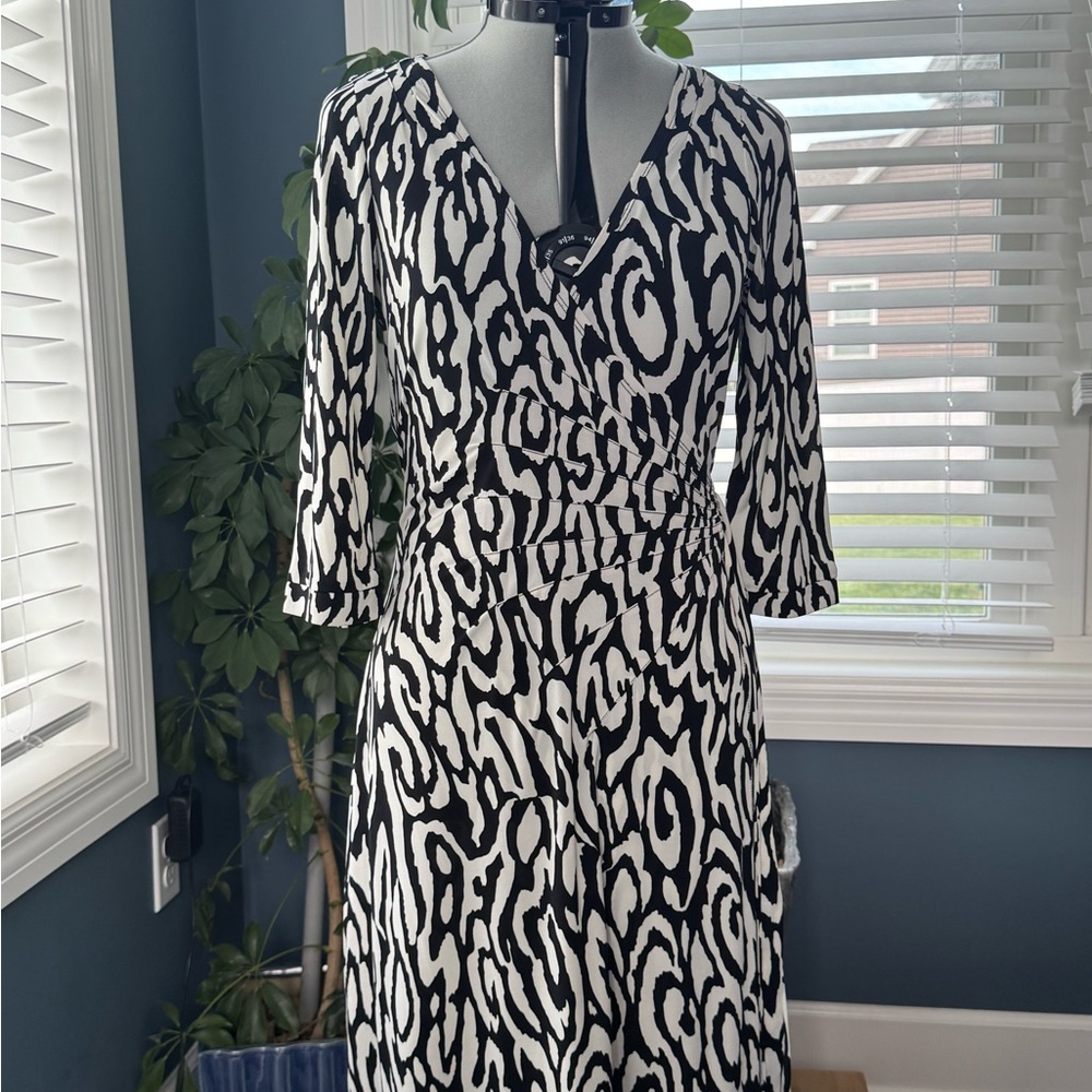 Bisou Bisou Monochrome Abstract Long Sleeve Dress